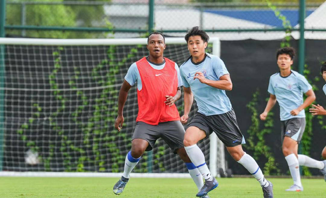 球队关键球, 撞后排名节, 教练斯卢茨 球队关键球, 撞后排名节, 教练斯卢茨