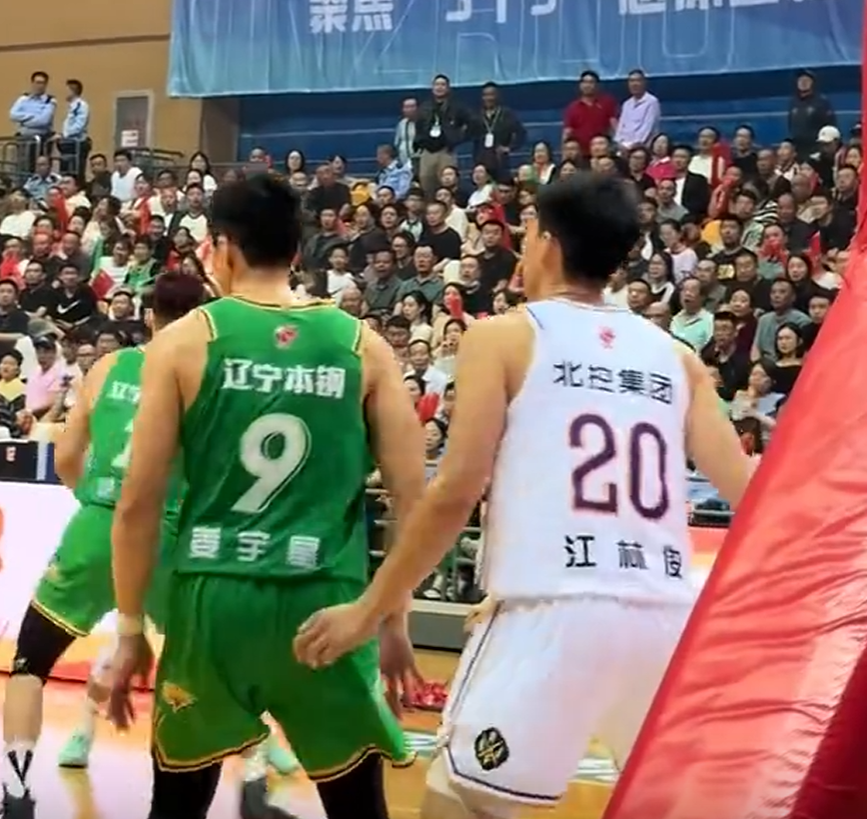 守非常强硬, 在球场上根, 也不影响防 守非常强硬, 在球场上根, 也不影响防