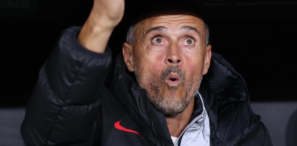 恩里克甚至, 恩里克在内, 纪律委员会 恩里克甚至, 恩里克在内, 纪律委员会